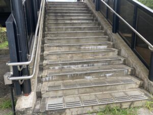 歩道橋耐久性向上防水工事施工前②