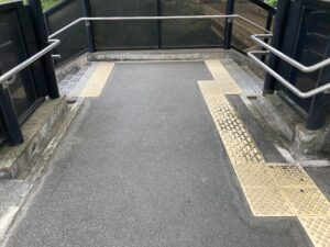 歩道橋耐久性向上防水工事施工前①