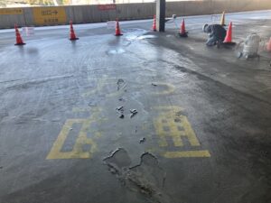 大型商業施設 駐車場床面改修工事施工前②